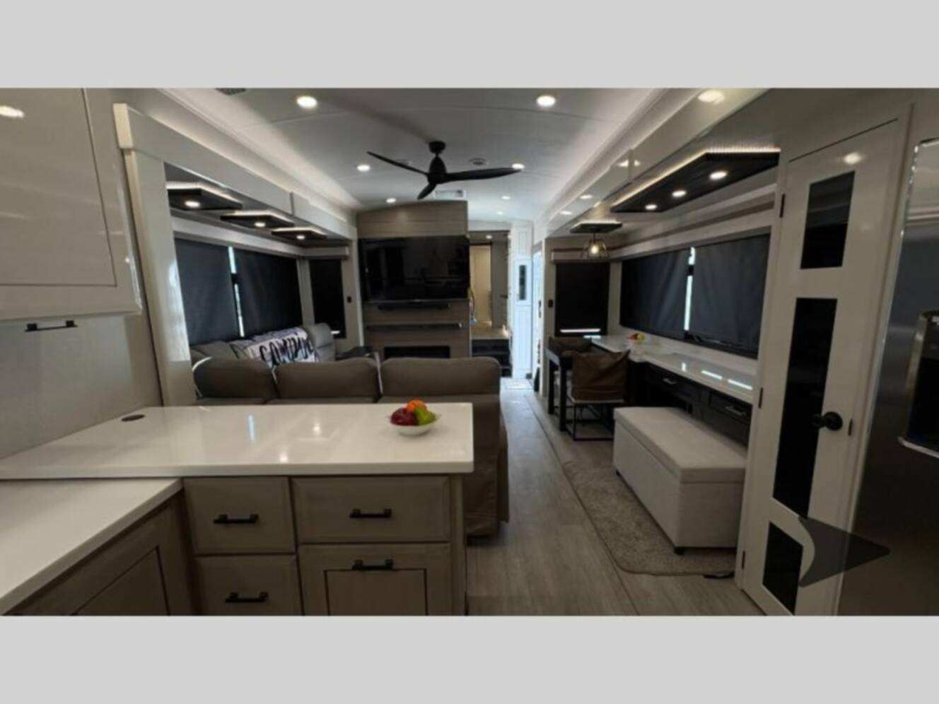 A photo of this 2026 Jayco Pinnacle 38FBRK