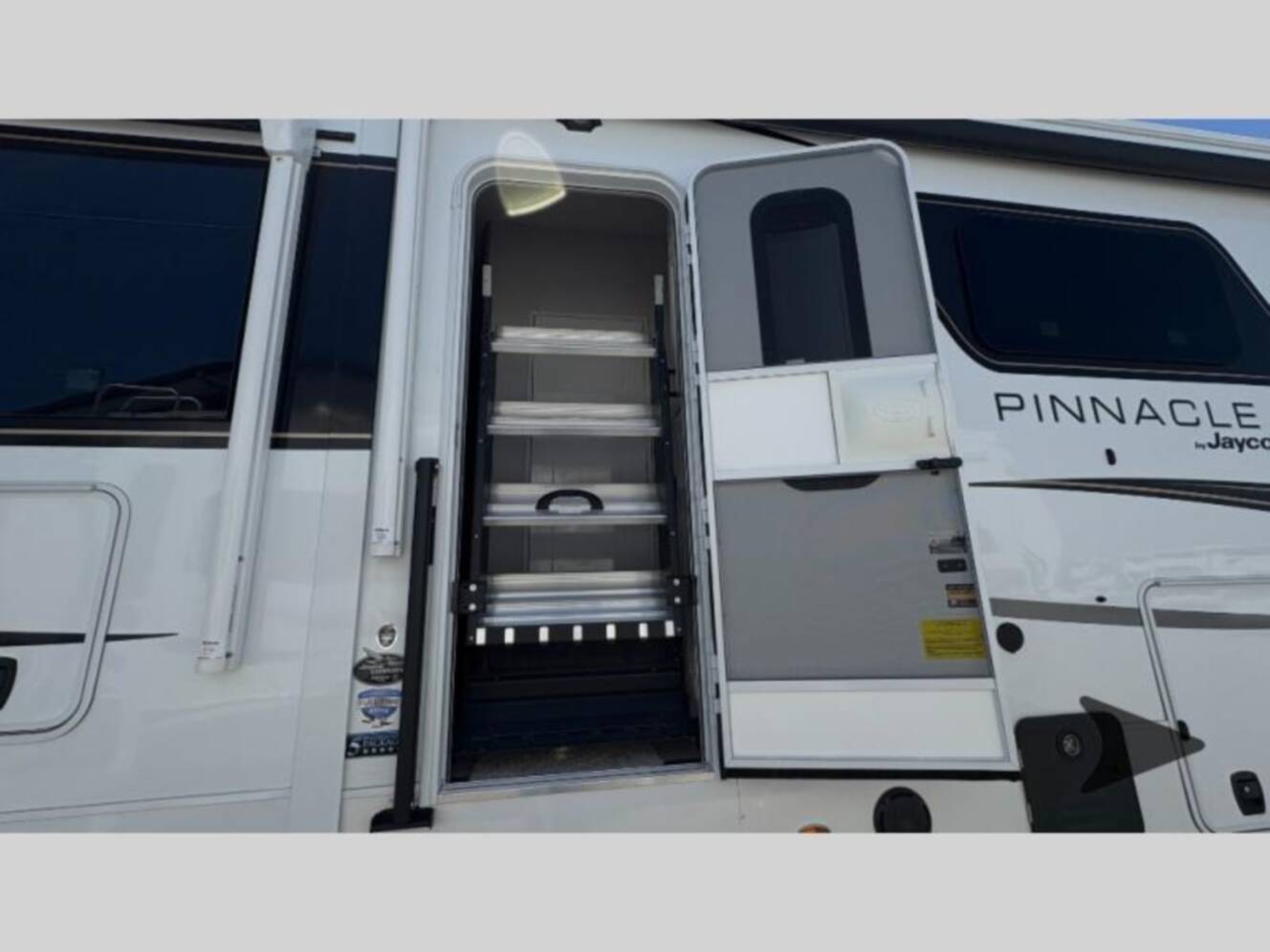 A photo of this 2026 Jayco Pinnacle 38FBRK