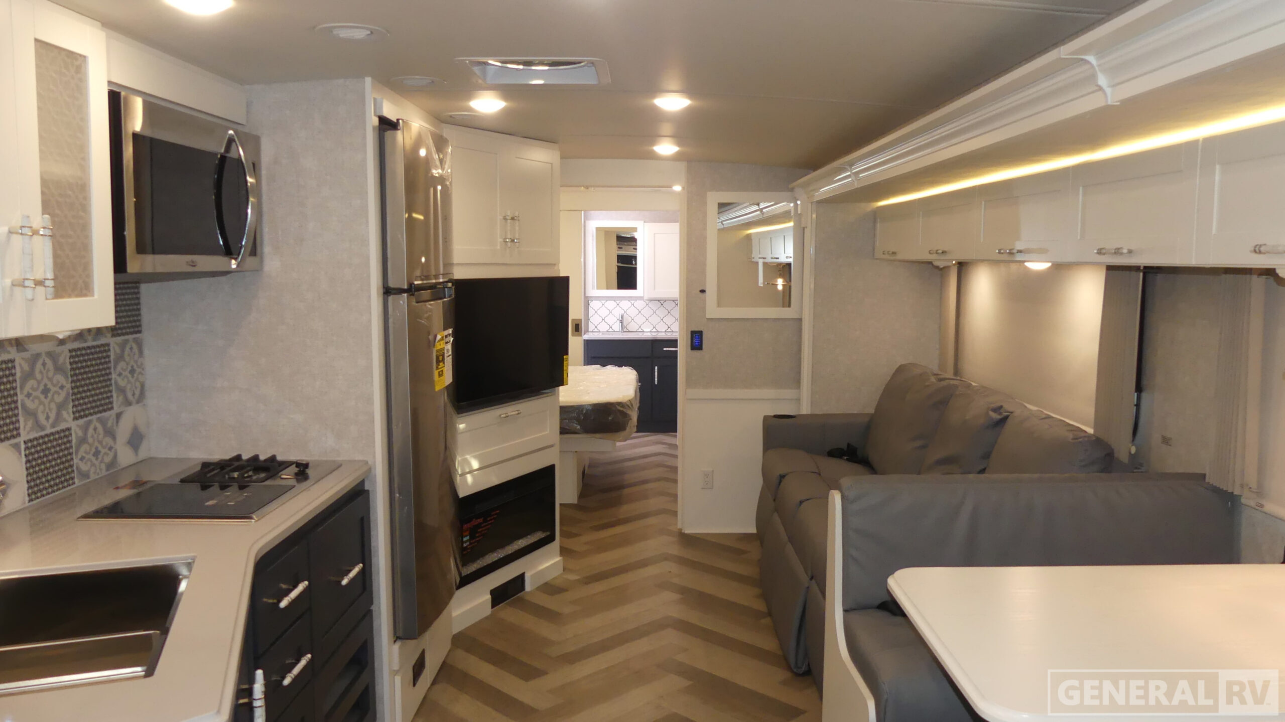 2025 Winnebago ADVENTURER 35F in fort meyers FL
