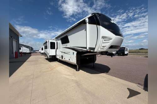 2027 Jayco Pinnacle 38FBRK in tea SD