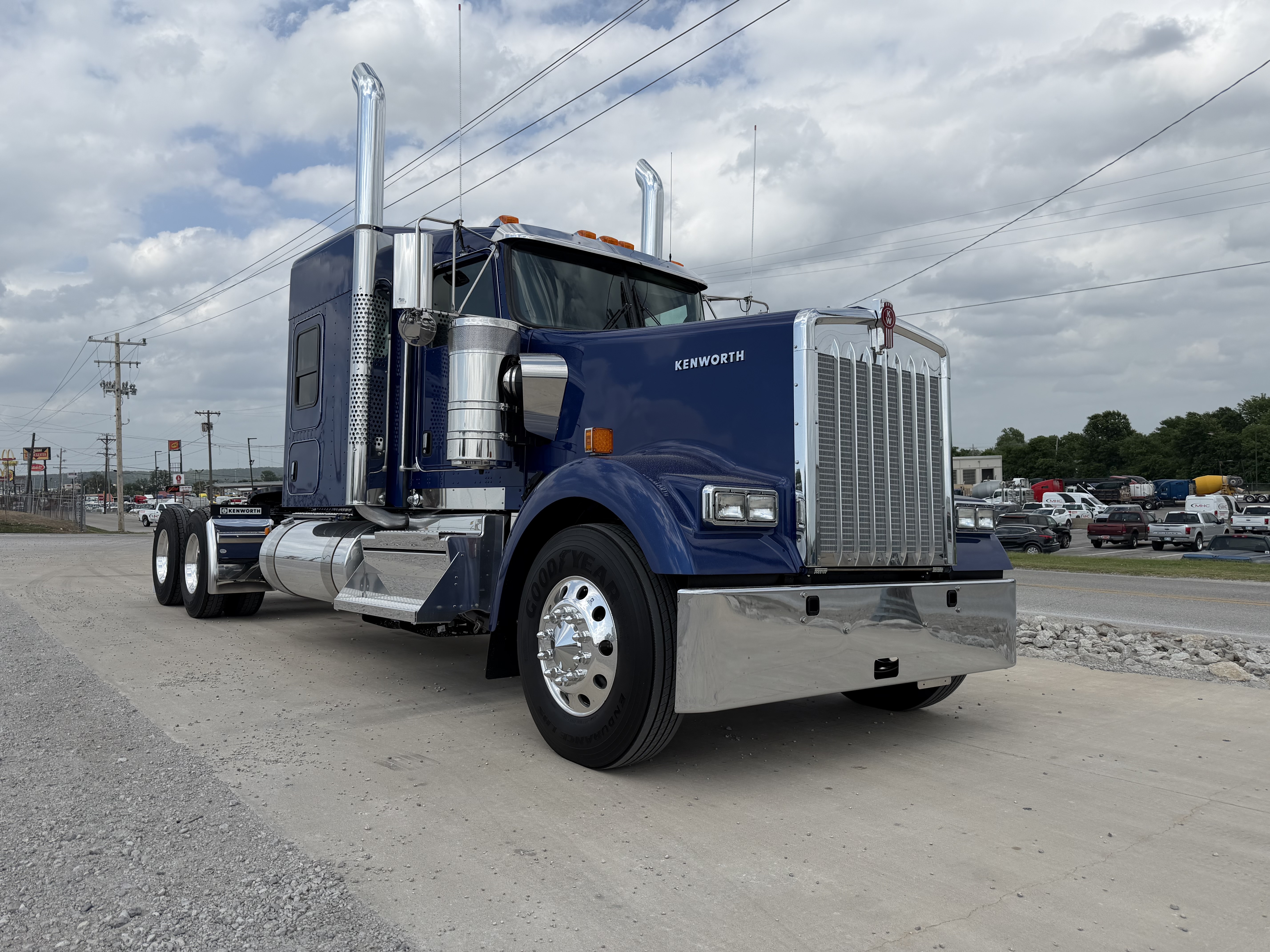 2027 KENWORTH W900L in Tulsa, OK