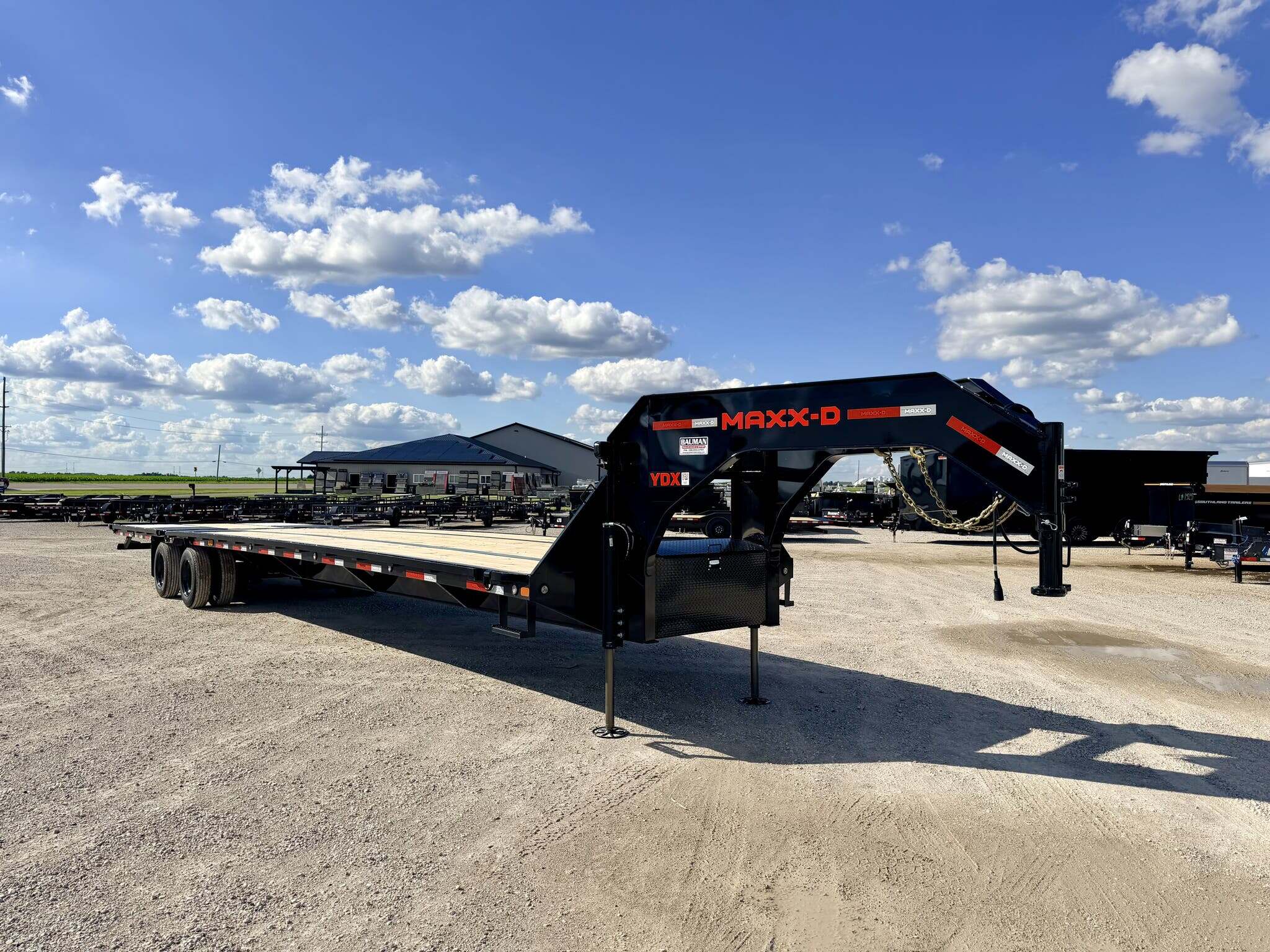 2026 MAXX-D YDX 102X40- 25,900#- HDSS SUSPENSION- HYD DOVE & JACKS in Goodfield, IL