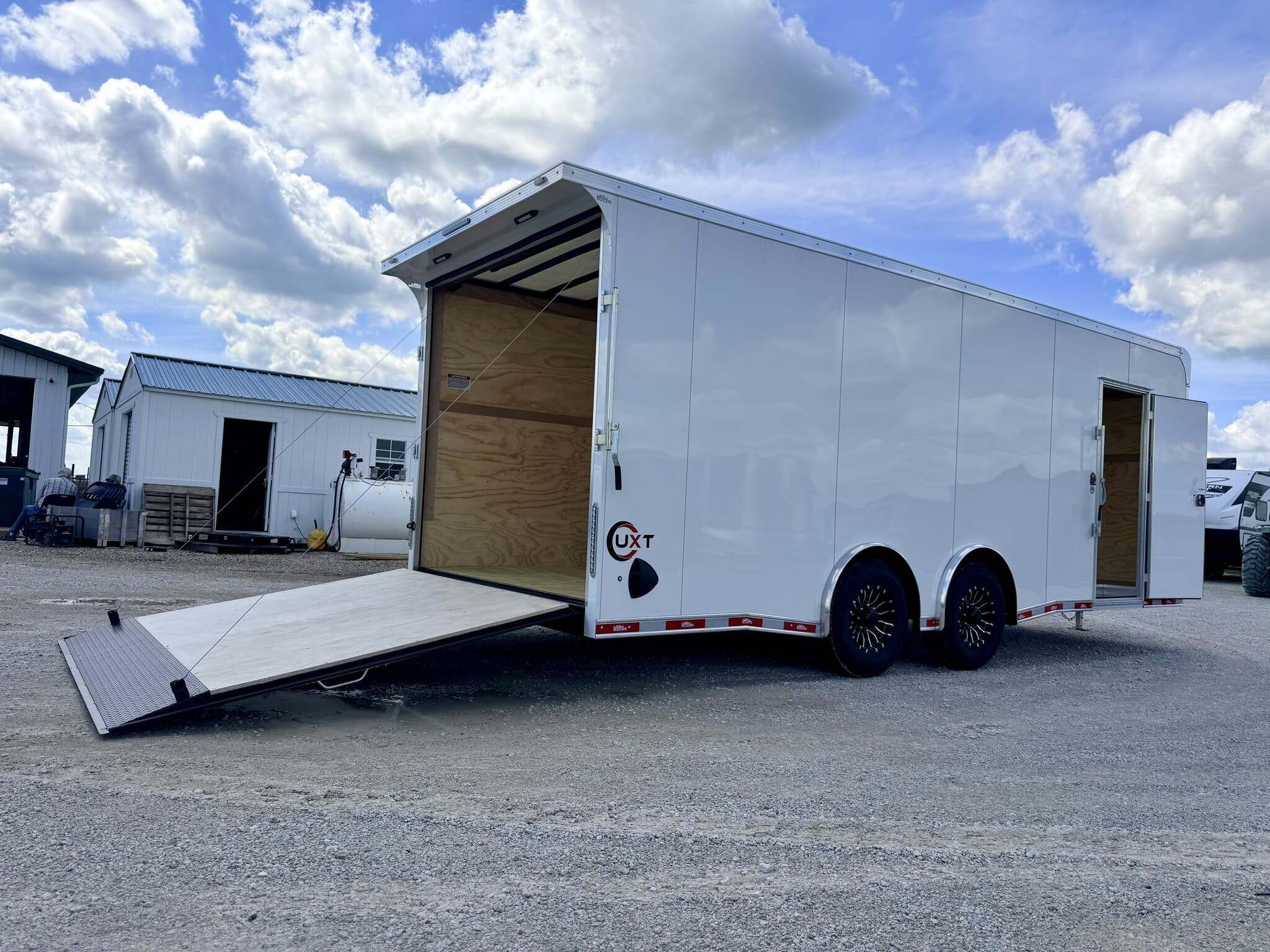 2026 United Trailers UXT 8.5x22 COMMERCIAL ENCLOSED - RAMP BLADE in Goodfield, IL