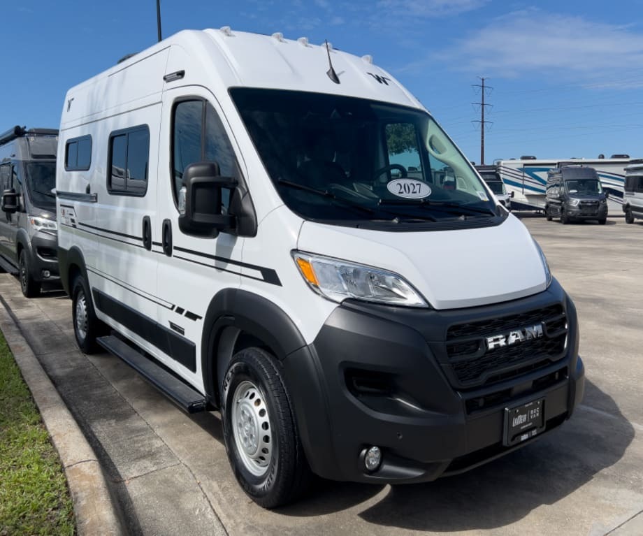 2027 Winnebago SOLIS POCKET BUT36A in sanford FL