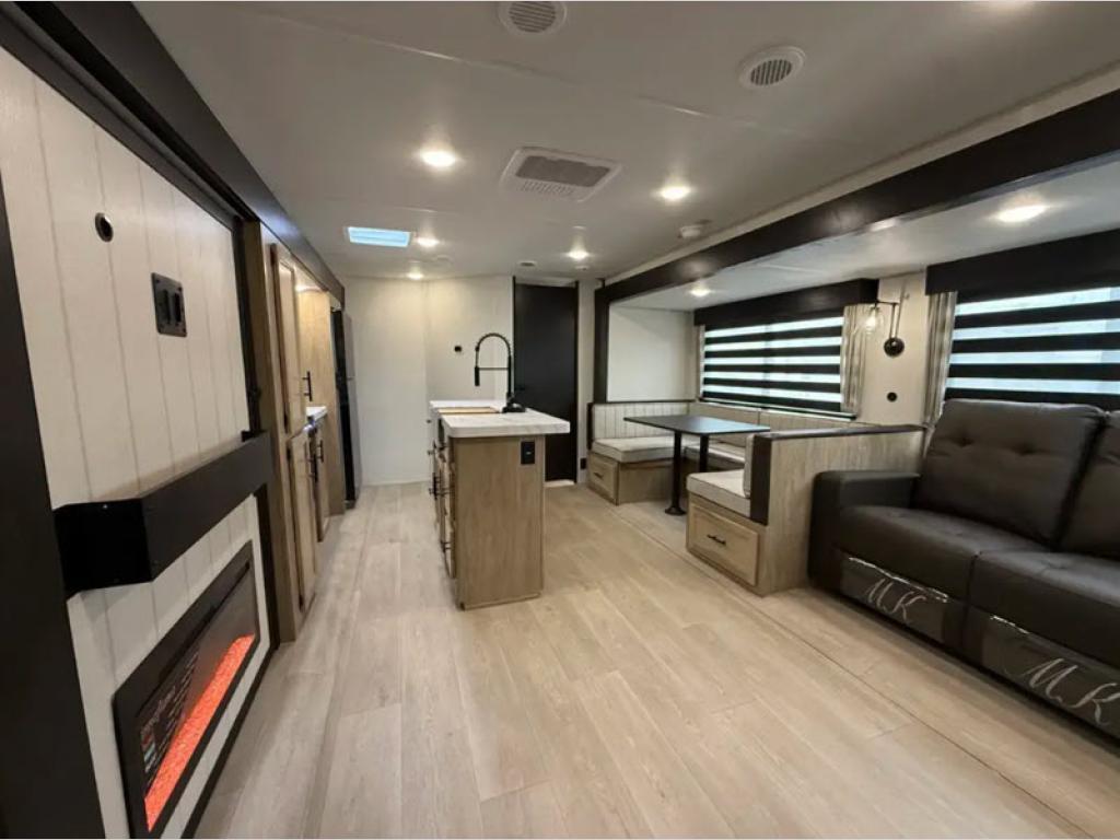 2027 Forest River Rv Cherokee Wolf Den 304SR in springville TN