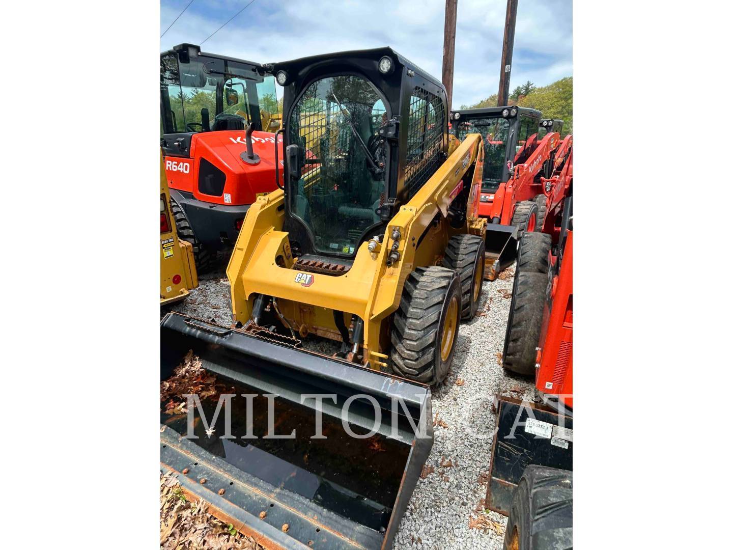 2022 CAT 236D3 in Milford, MA