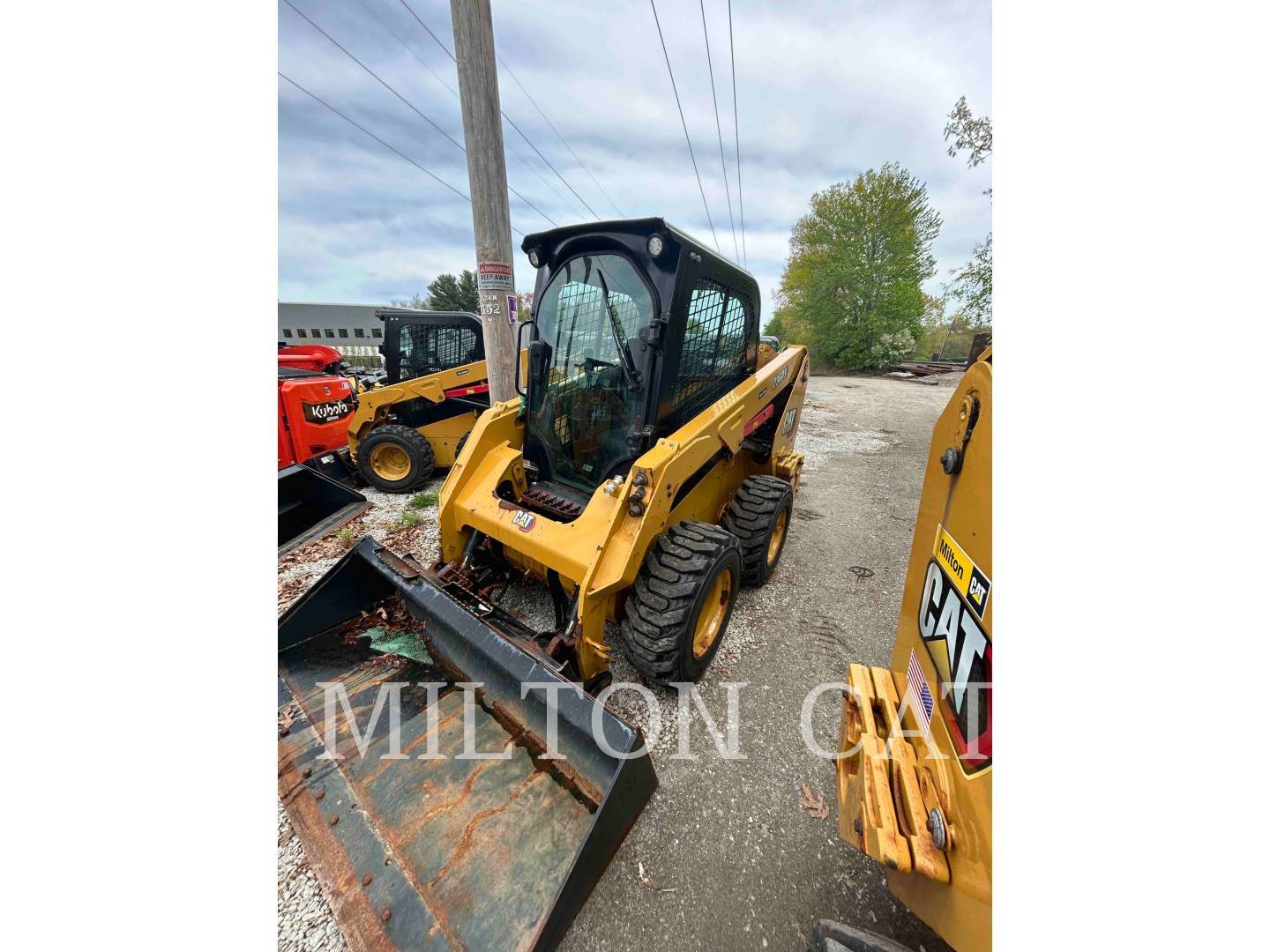 2022 CAT 236D3 in Milford, MA