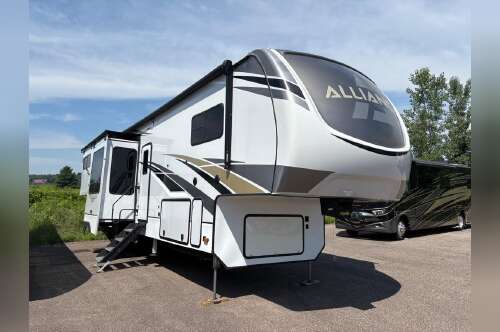 2021 Alliance Rv Paradigm 365RD in bloomer WI