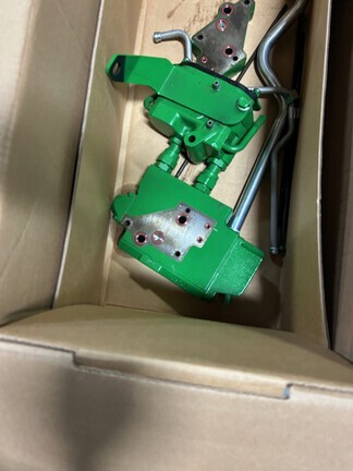 John Deere NEW TAKE OFF HIGH VOLUME SCV AND COUPLER OF 8R 370 in Assumption, IL