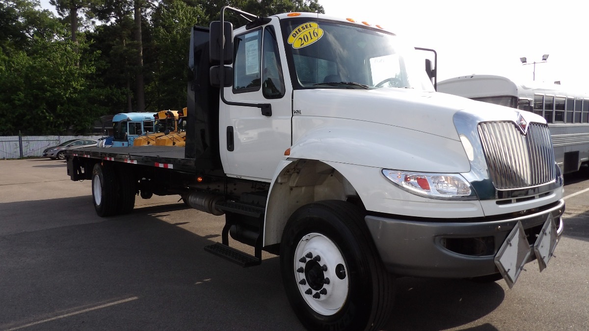 2016 INTERNATIONAL DURASTAR 4300 in Norfolk, VA