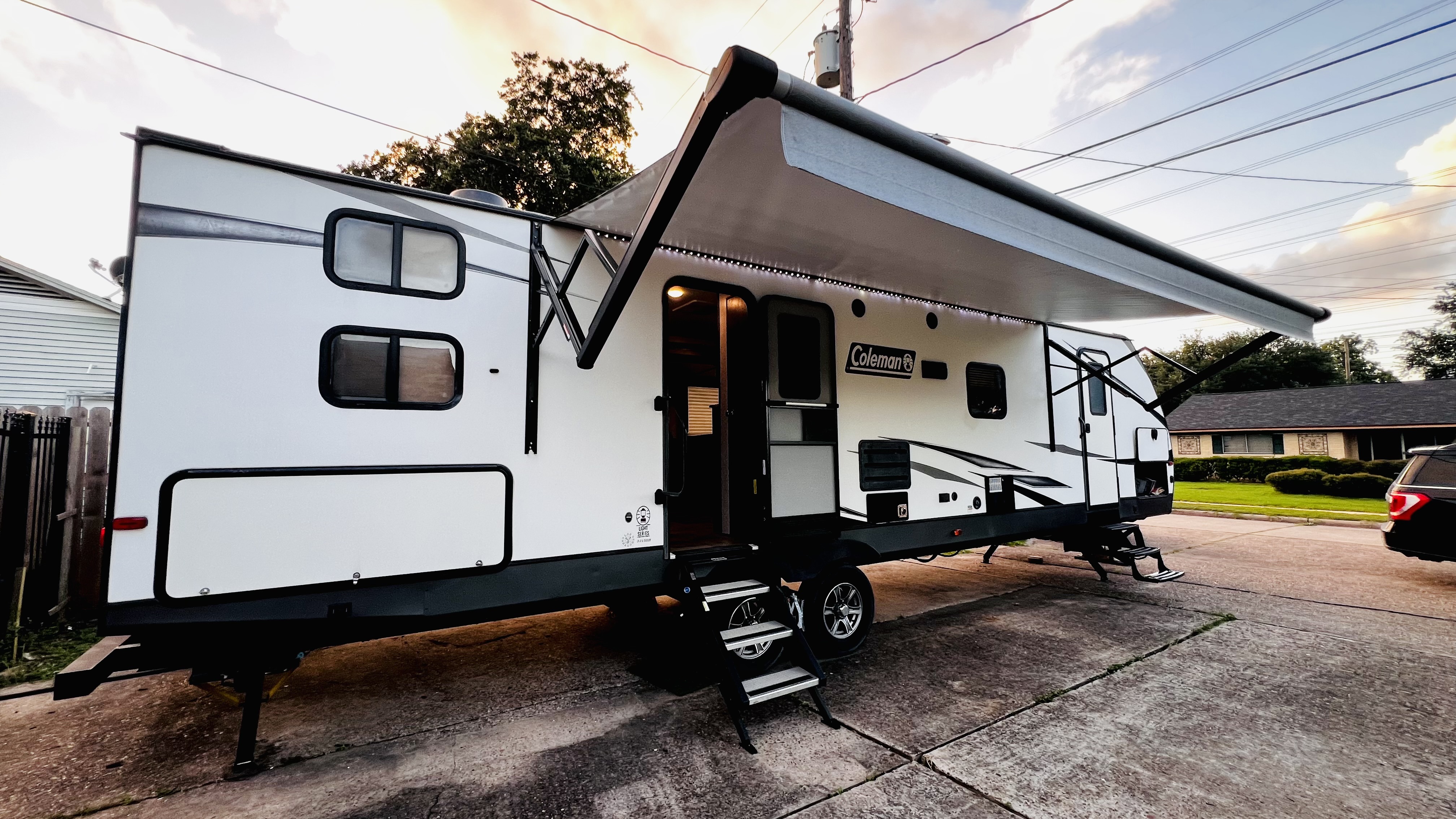 2020 Dutchmen COLEMAN LIGHT 3215BH RV