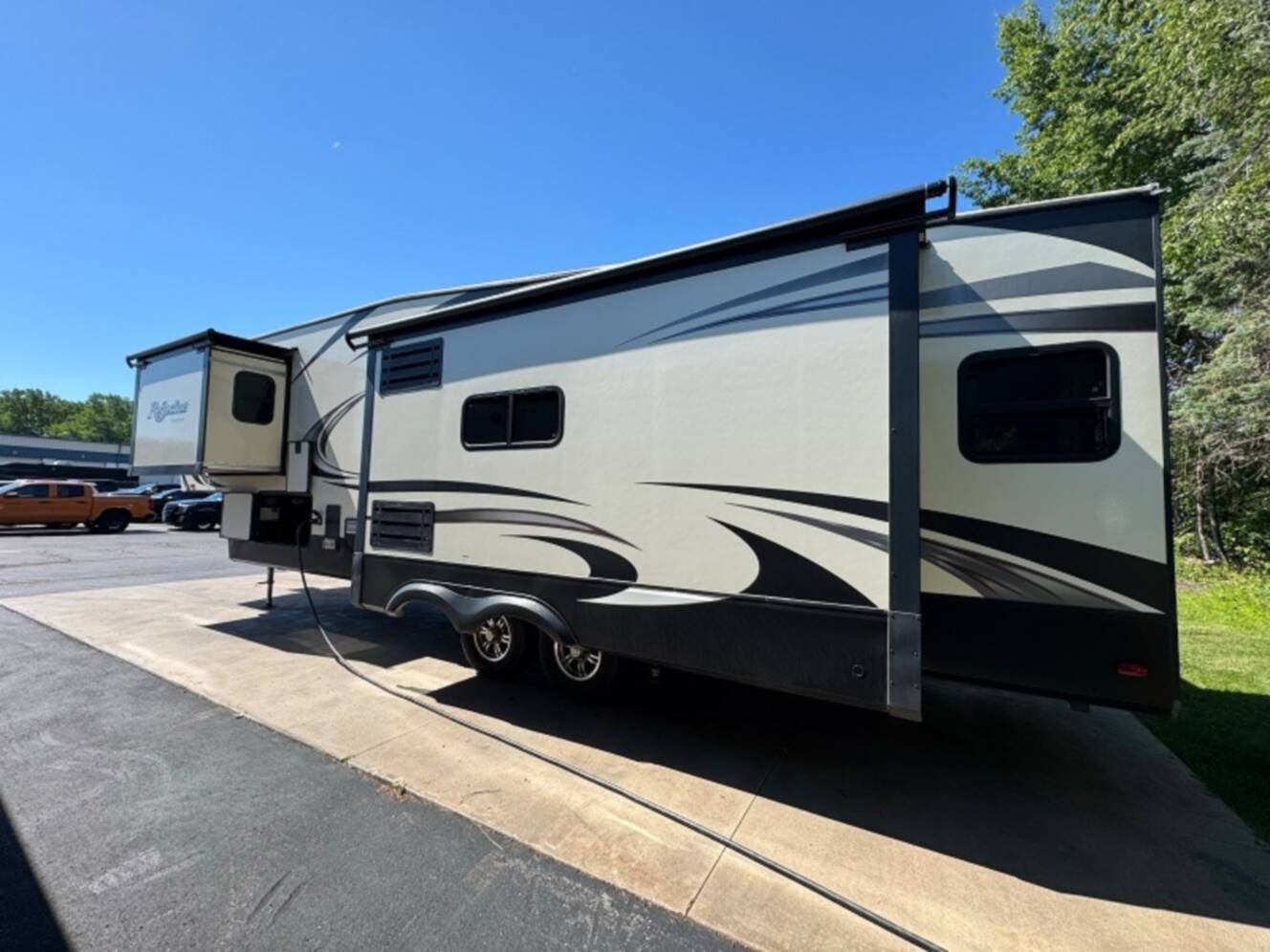 A photo of this 2020 Grand Design Reflection 337RLS