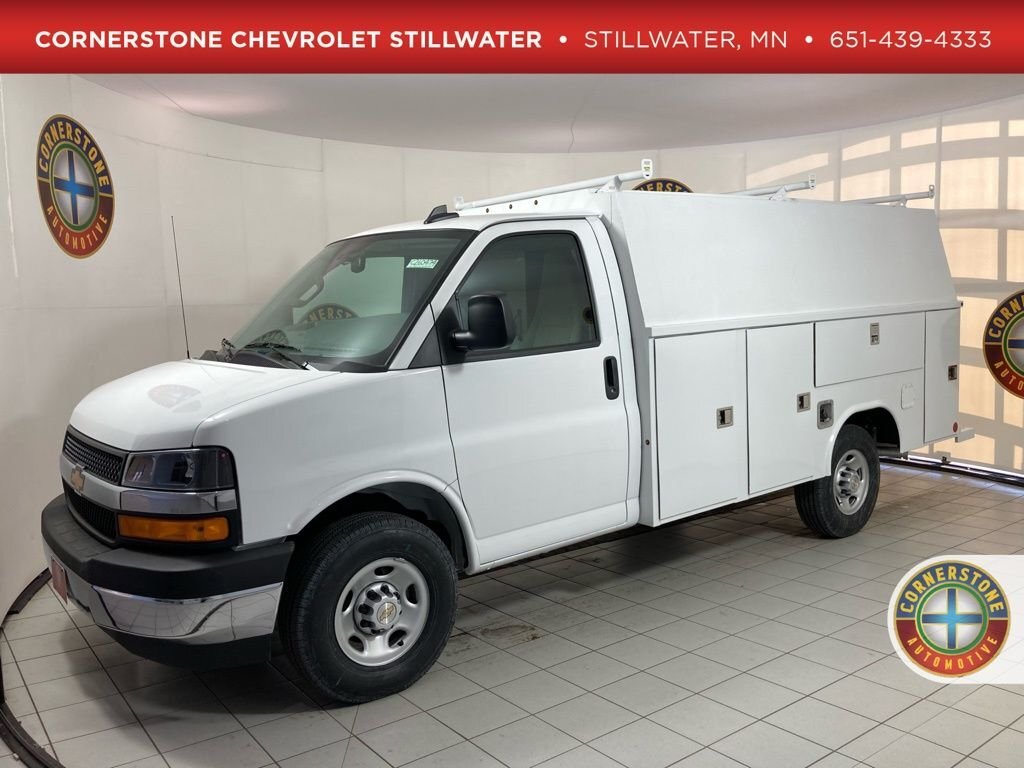 2026 CHEVROLET Express Cutaway 3500 in Stillwater, MN