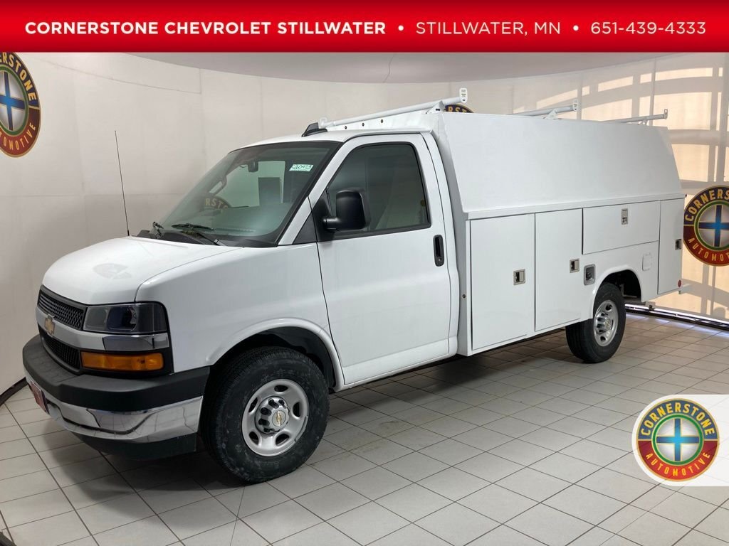 2026 CHEVROLET Express Cutaway 3500 in Stillwater, MN