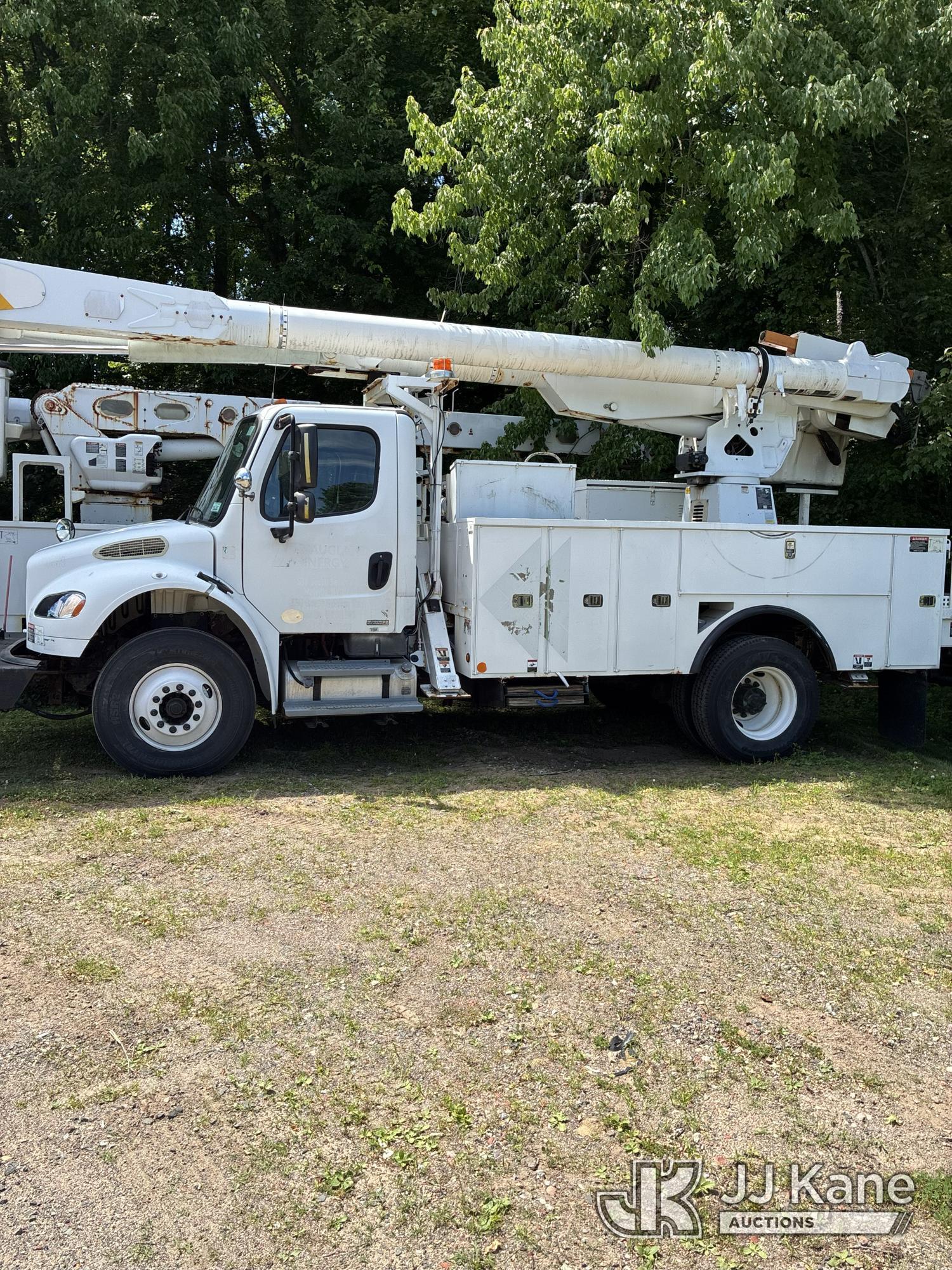 2010 FREIGHTLINER BUSINESS CLASS M2 106 in South Windsor, CT