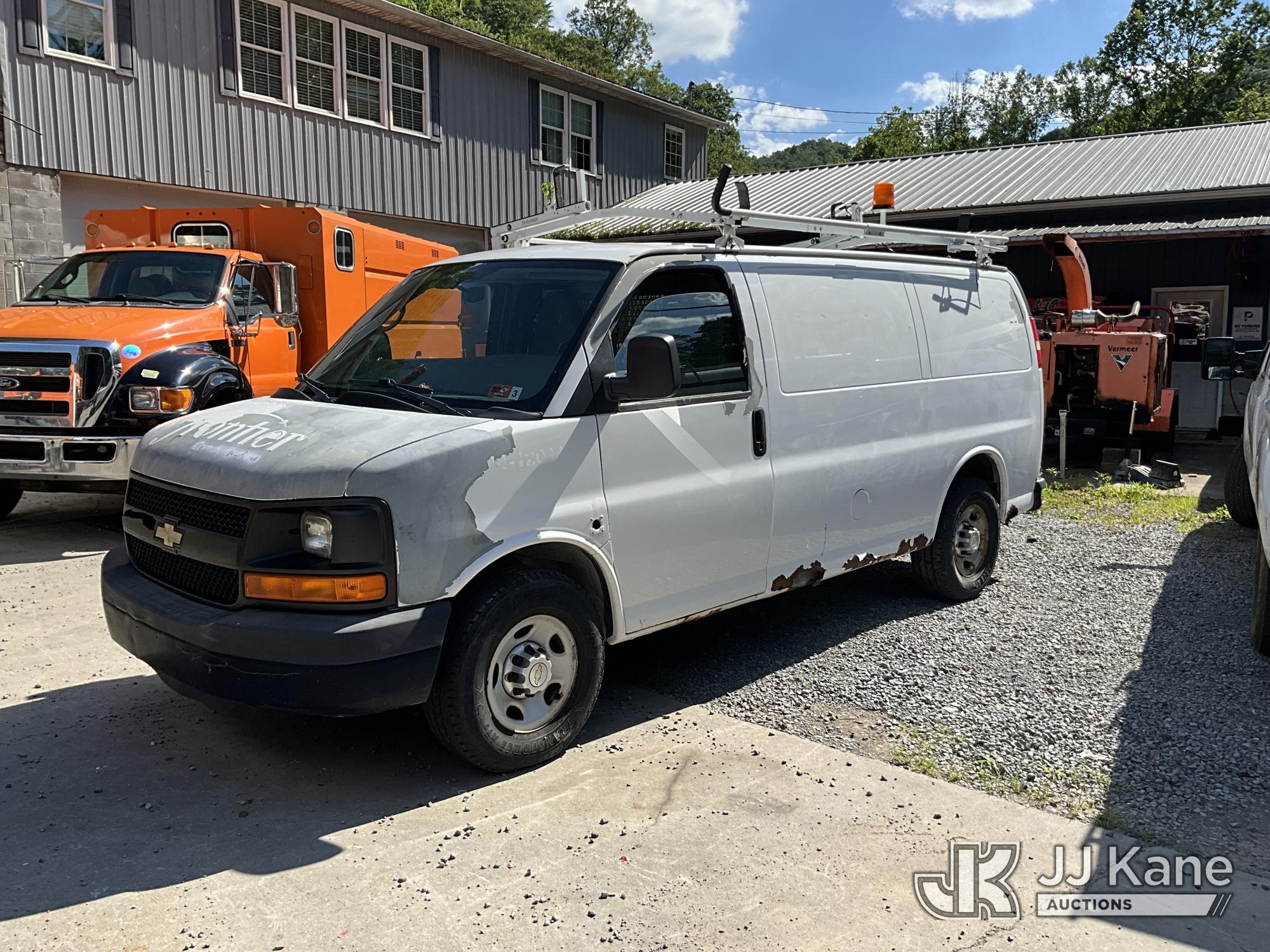 2011 CHEVROLET Express 2500 in Hanover, WV