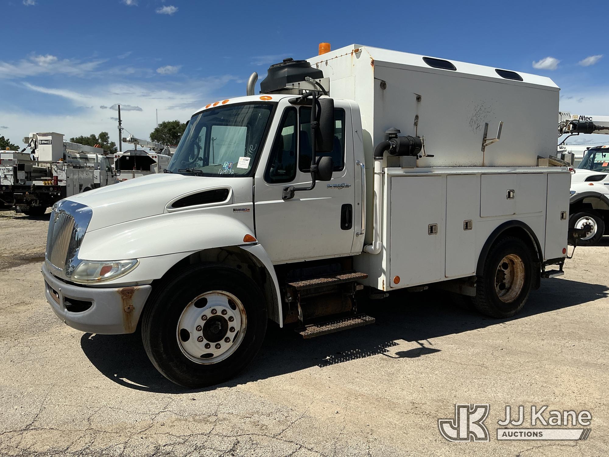 2010 International 4400 in South Beloit, IL