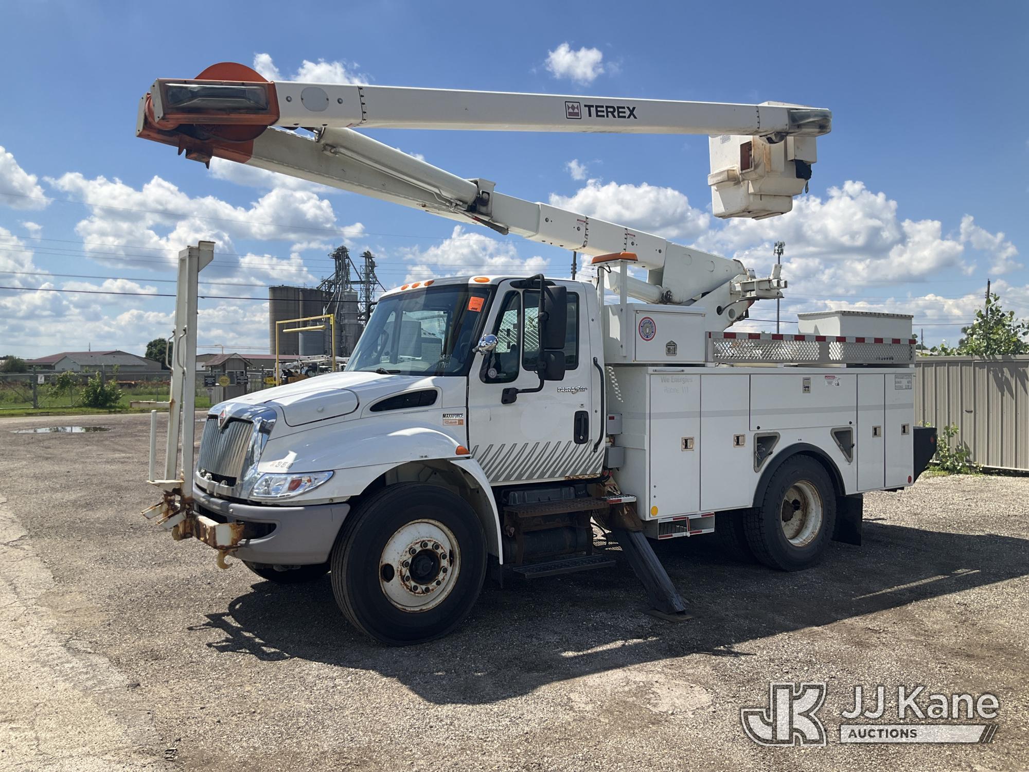 2011 International DuraStar 4300 in South Beloit, IL