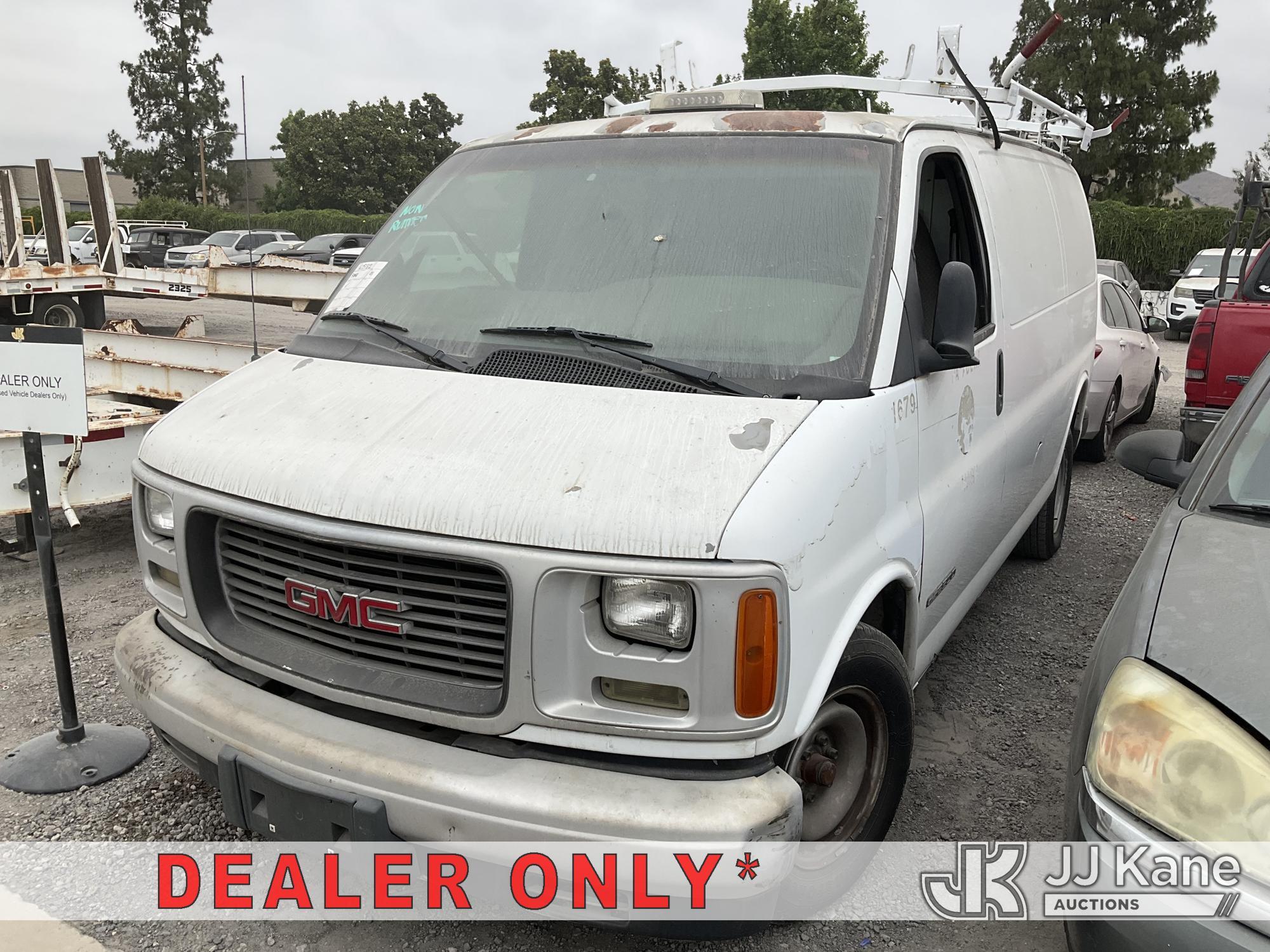 2001 GMC SAVANA in Jurupa Valley, CA
