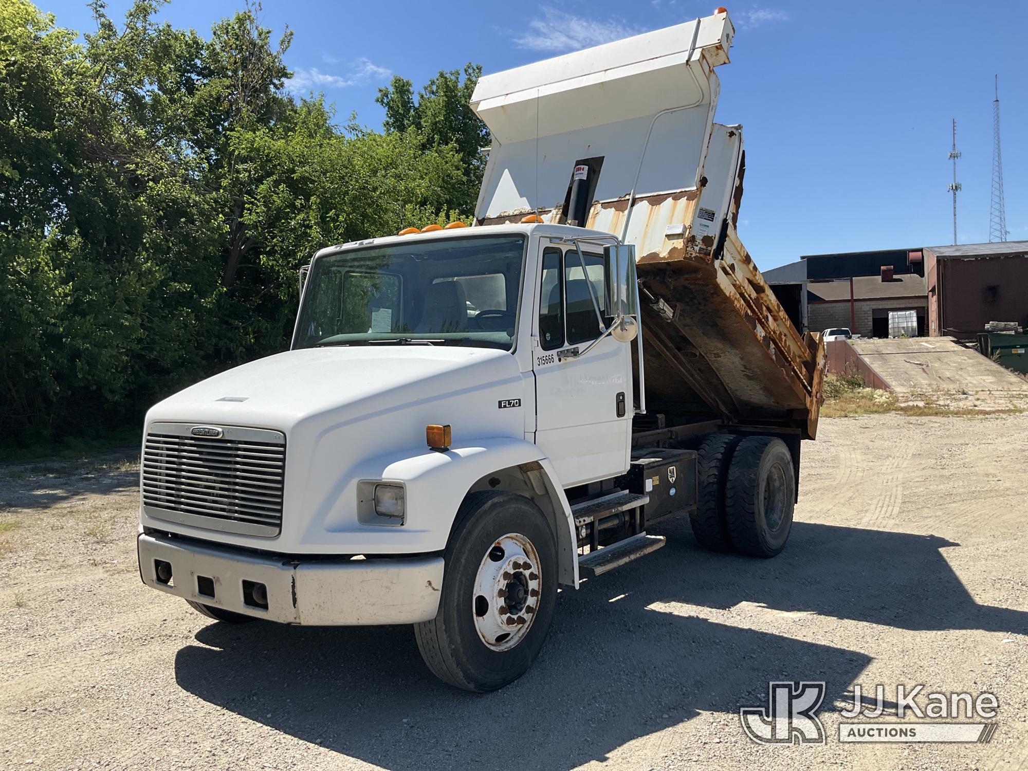 2001 FREIGHTLINER FL70 in Des Moines, IA