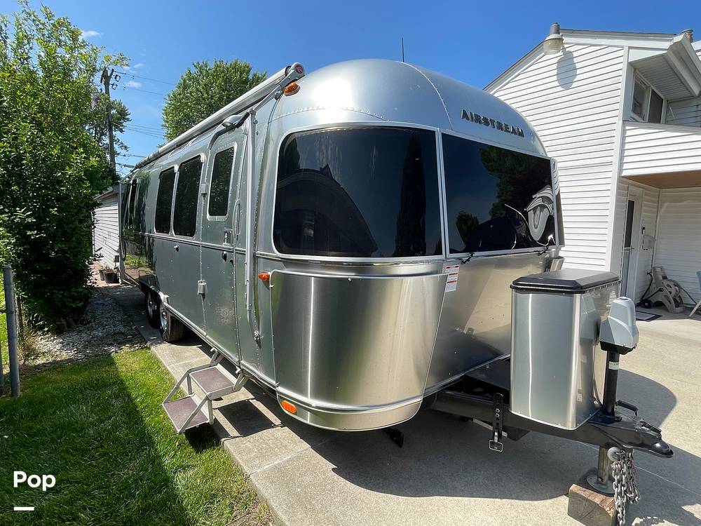 2017 Airstream International 28RB in saint clair shores MI