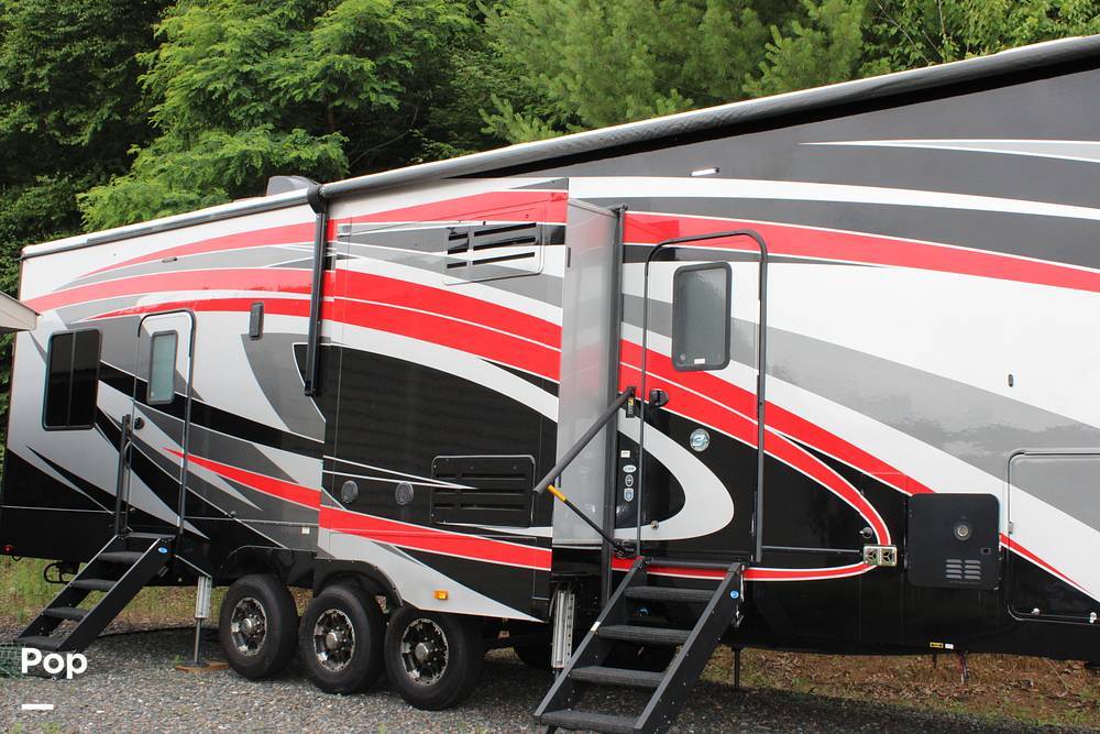 2020 Heartland Road Warrior 413RW in fleetwood NC