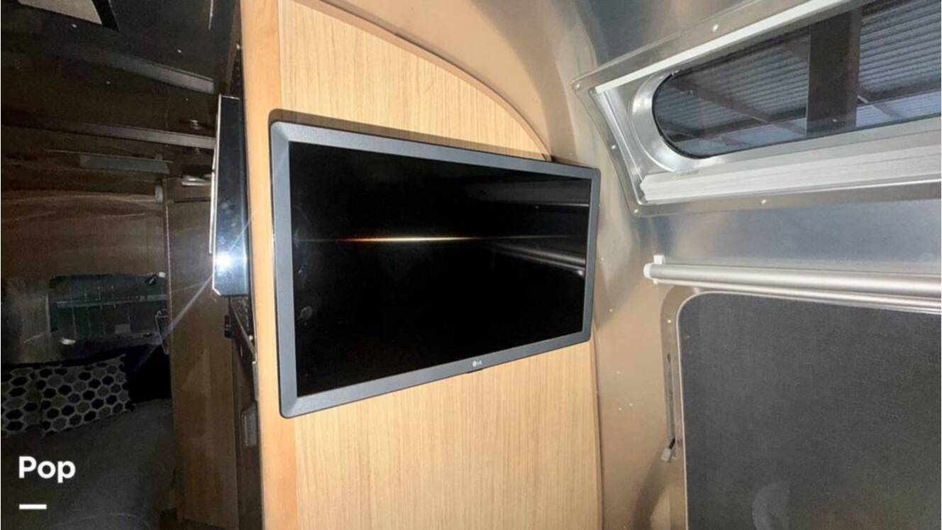 A photo of this 2017 Airstream Flying Cloud 23D