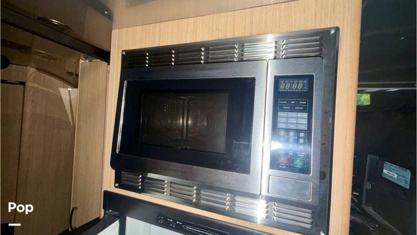 A photo of this 2017 Airstream Flying Cloud 23D