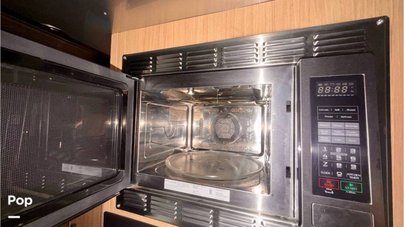 A photo of this 2017 Airstream Flying Cloud 23D