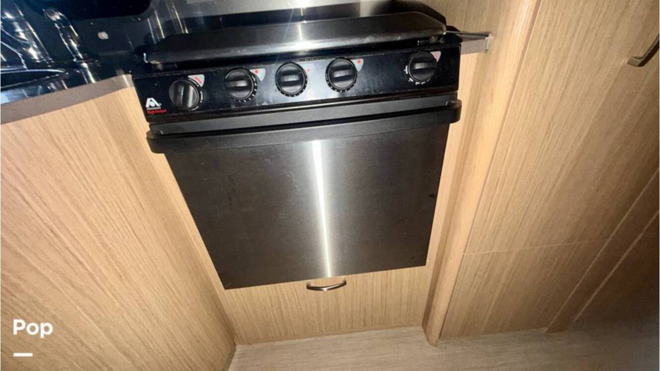 A photo of this 2017 Airstream Flying Cloud 23D