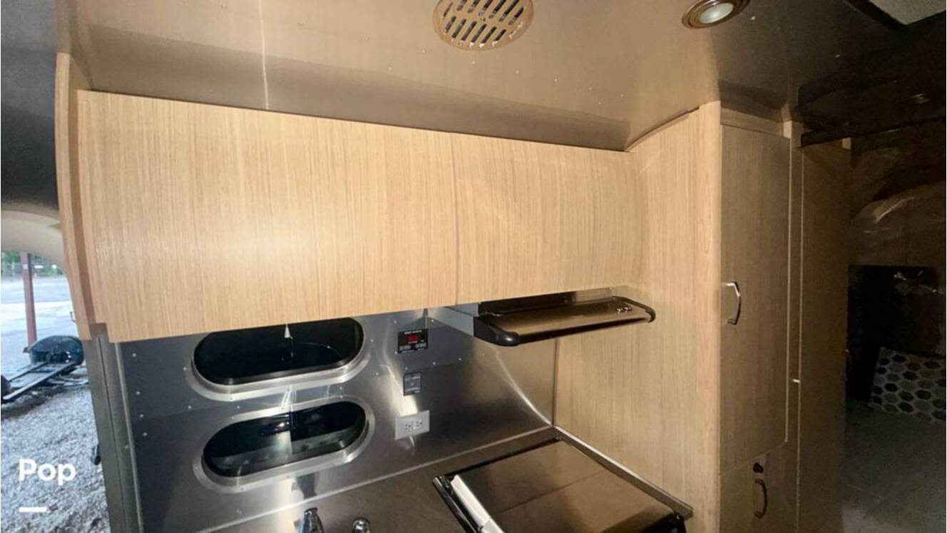 A photo of this 2017 Airstream Flying Cloud 23D