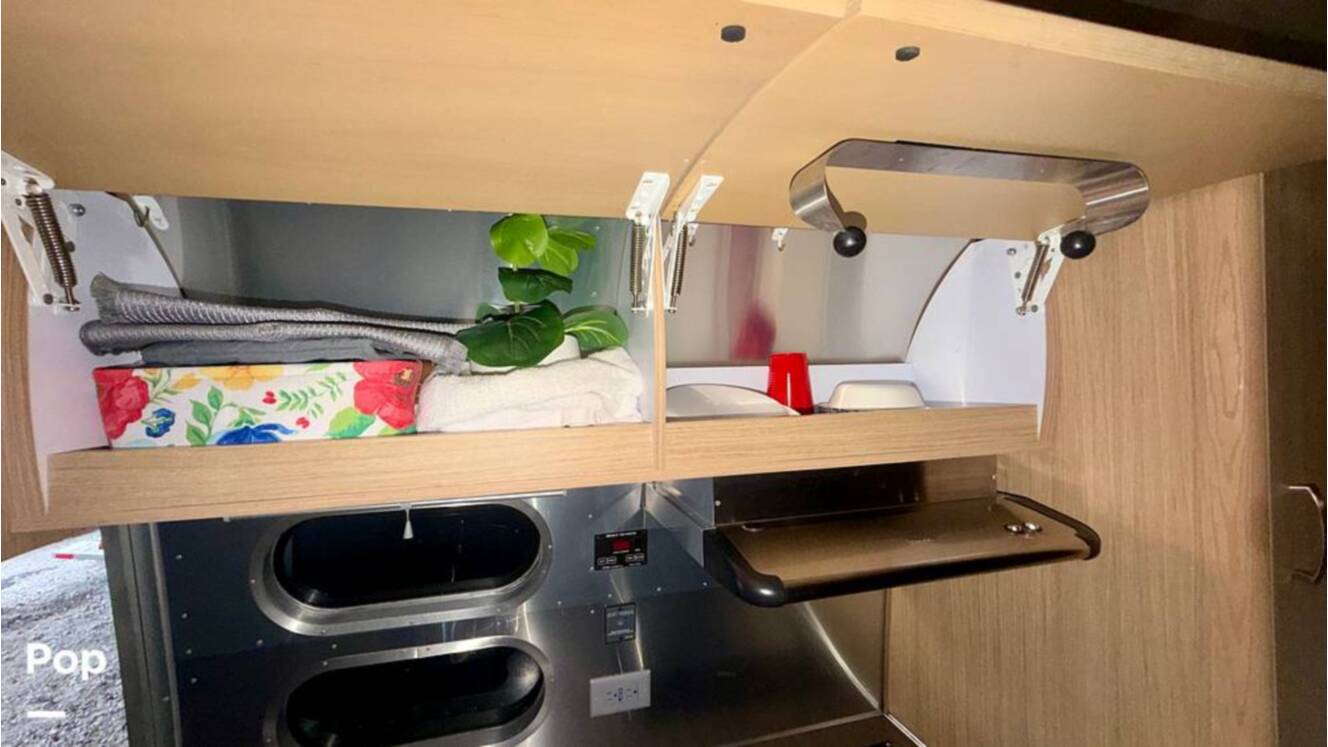 A photo of this 2017 Airstream Flying Cloud 23D