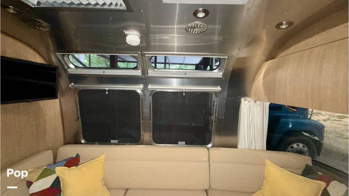 A photo of this 2017 Airstream Flying Cloud 23D