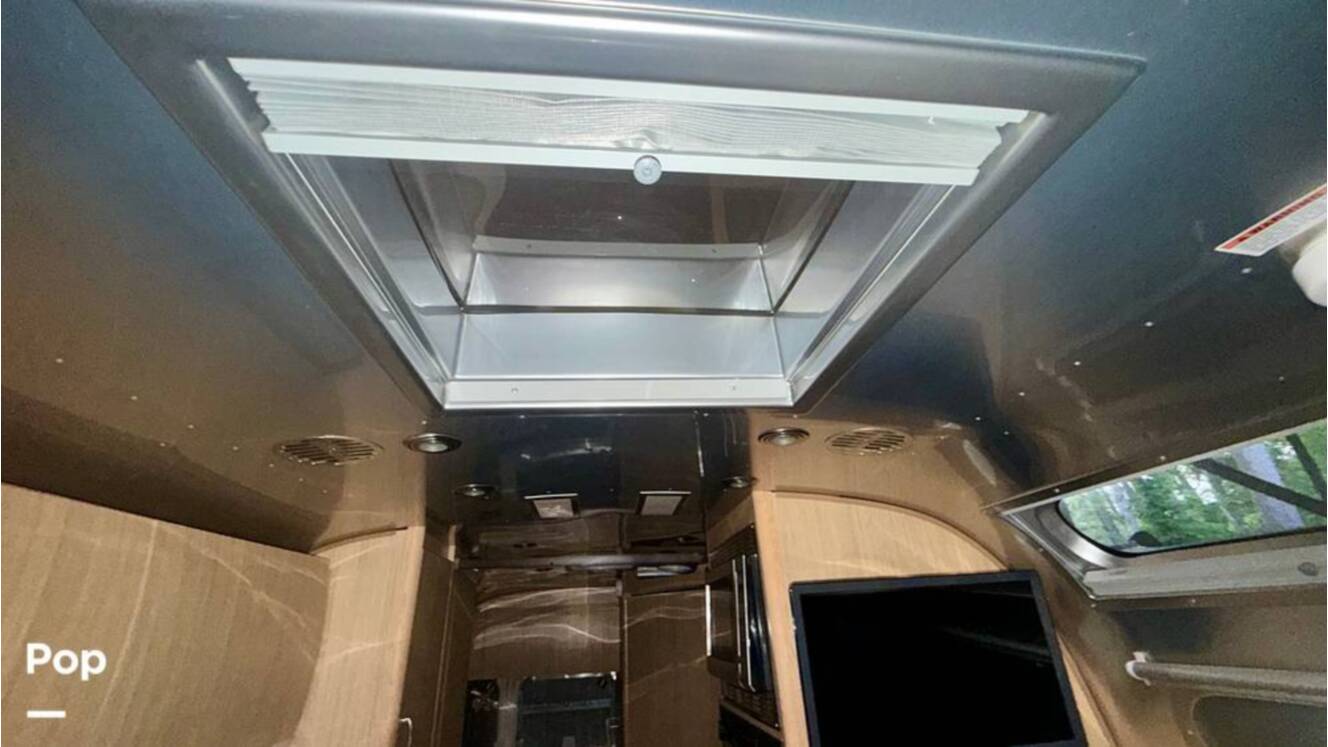 A photo of this 2017 Airstream Flying Cloud 23D
