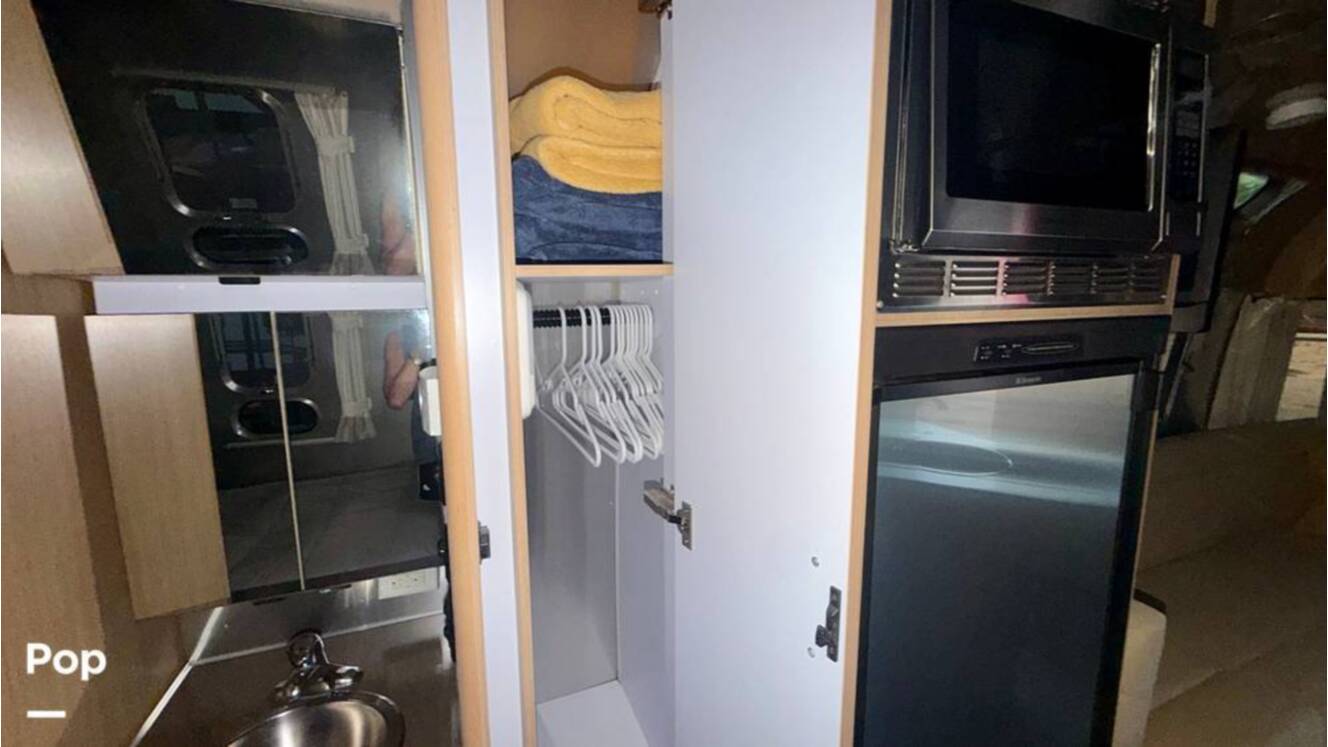 A photo of this 2017 Airstream Flying Cloud 23D