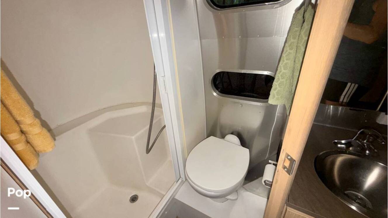 A photo of this 2017 Airstream Flying Cloud 23D