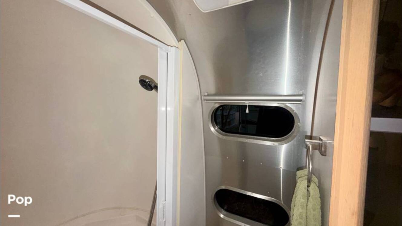A photo of this 2017 Airstream Flying Cloud 23D