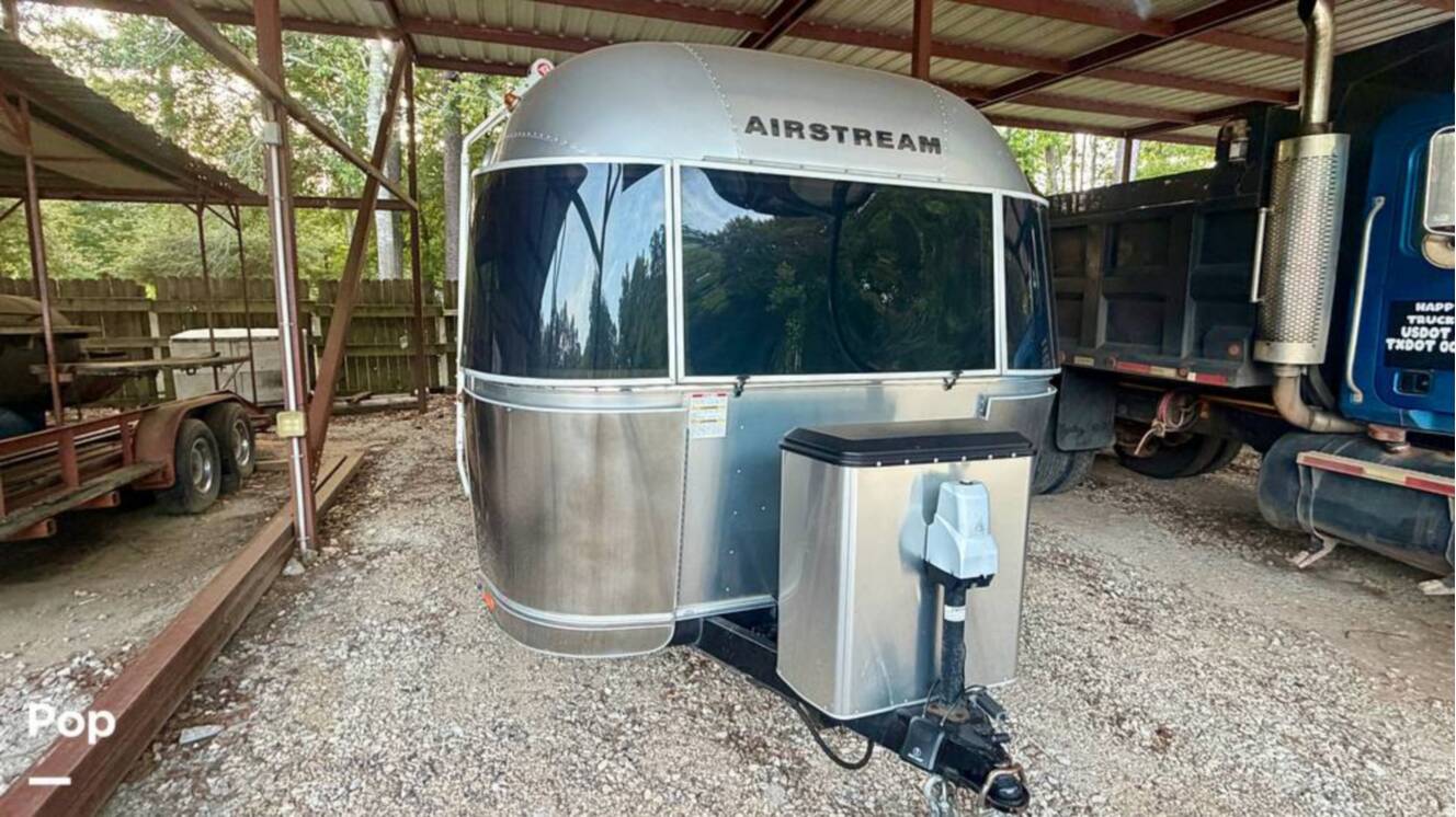 A photo of this 2017 Airstream Flying Cloud 23D