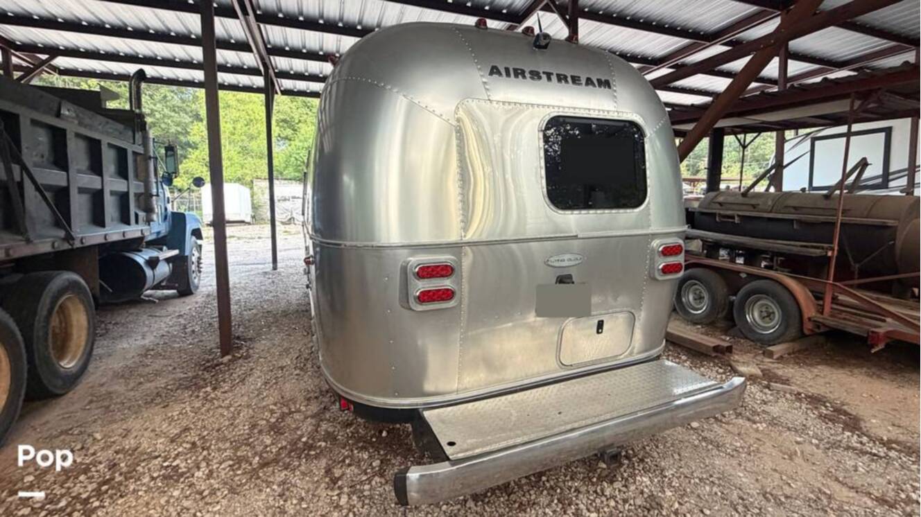 A photo of this 2017 Airstream Flying Cloud 23D