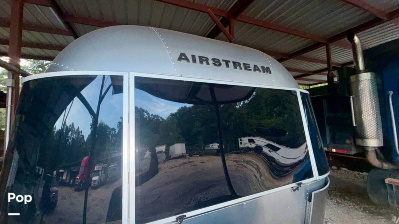 A photo of this 2017 Airstream Flying Cloud 23D