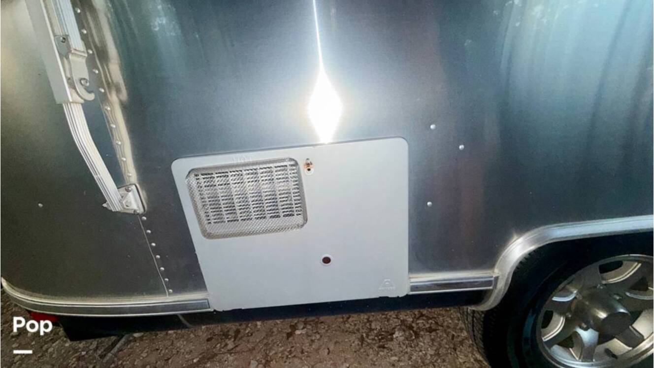 A photo of this 2017 Airstream Flying Cloud 23D
