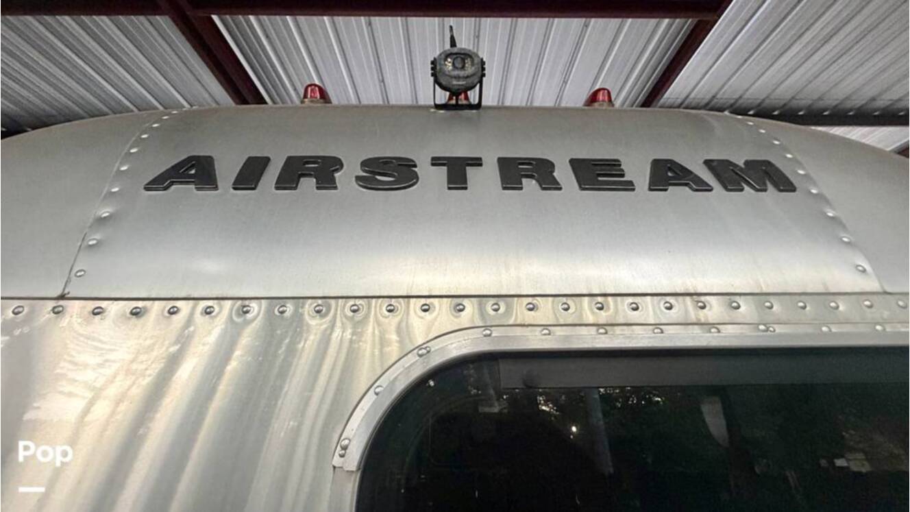 A photo of this 2017 Airstream Flying Cloud 23D