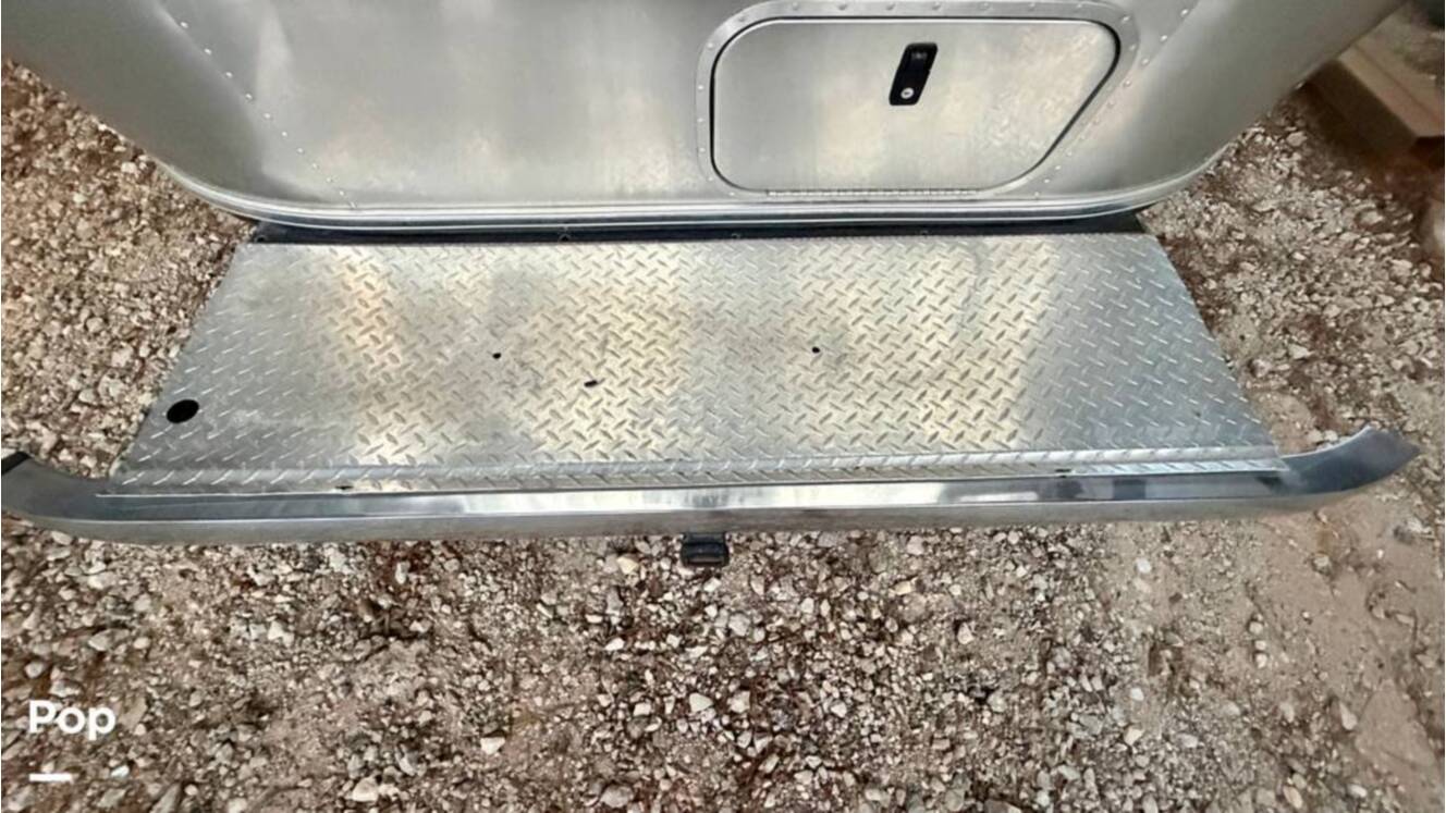 A photo of this 2017 Airstream Flying Cloud 23D