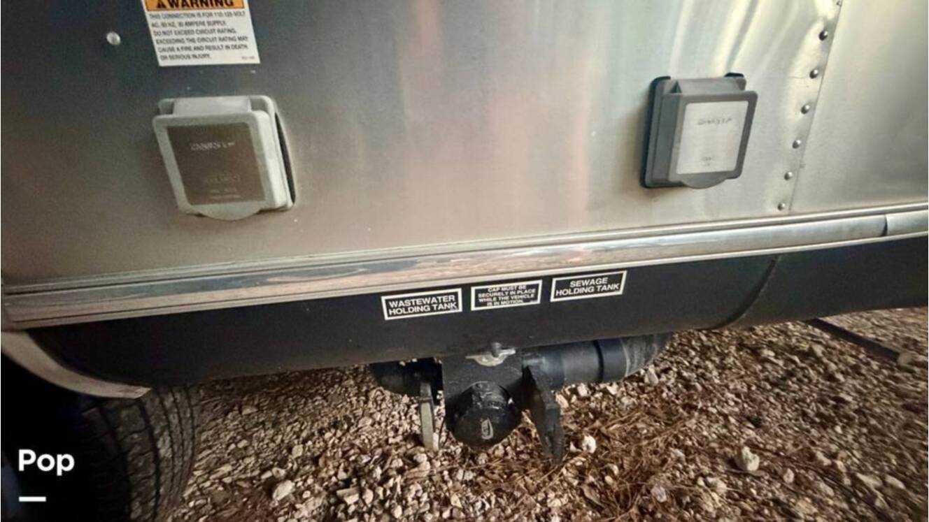 A photo of this 2017 Airstream Flying Cloud 23D