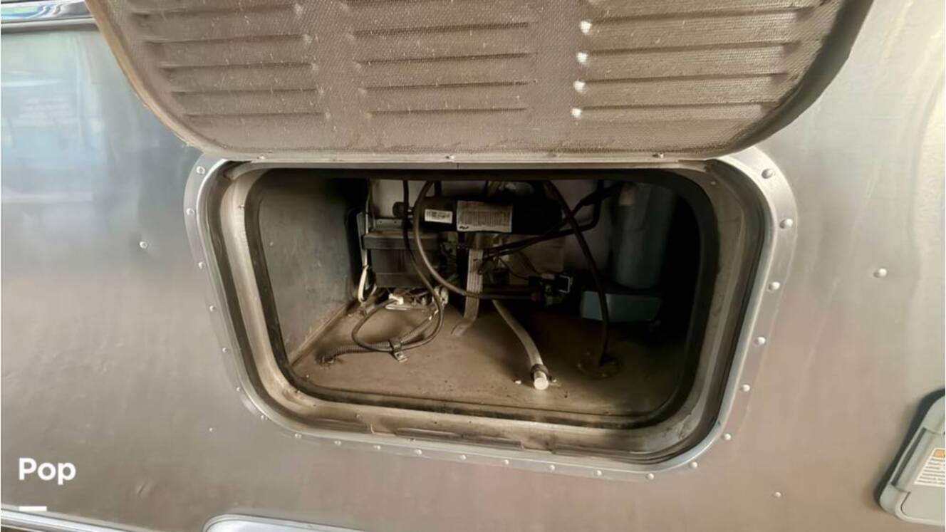 A photo of this 2017 Airstream Flying Cloud 23D