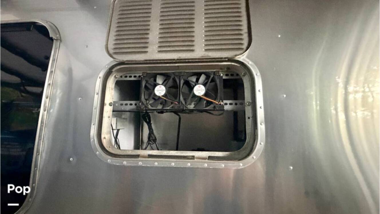 A photo of this 2017 Airstream Flying Cloud 23D
