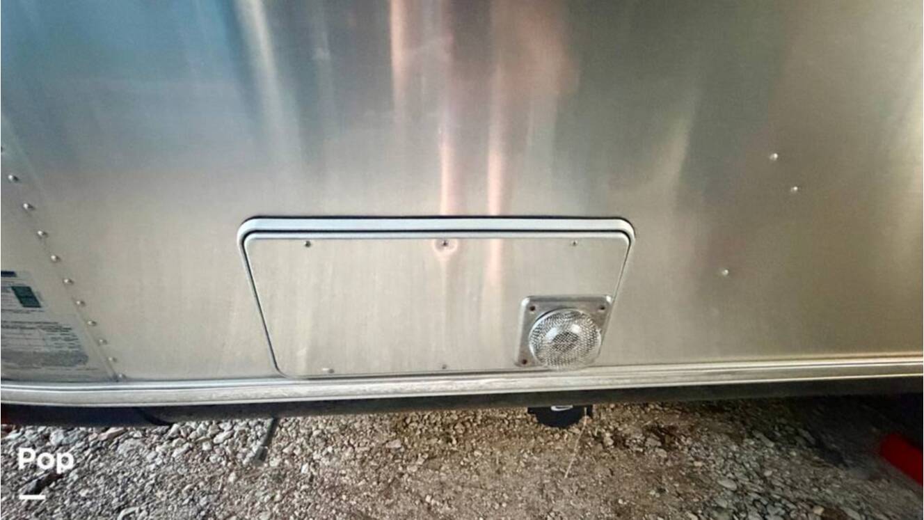 A photo of this 2017 Airstream Flying Cloud 23D