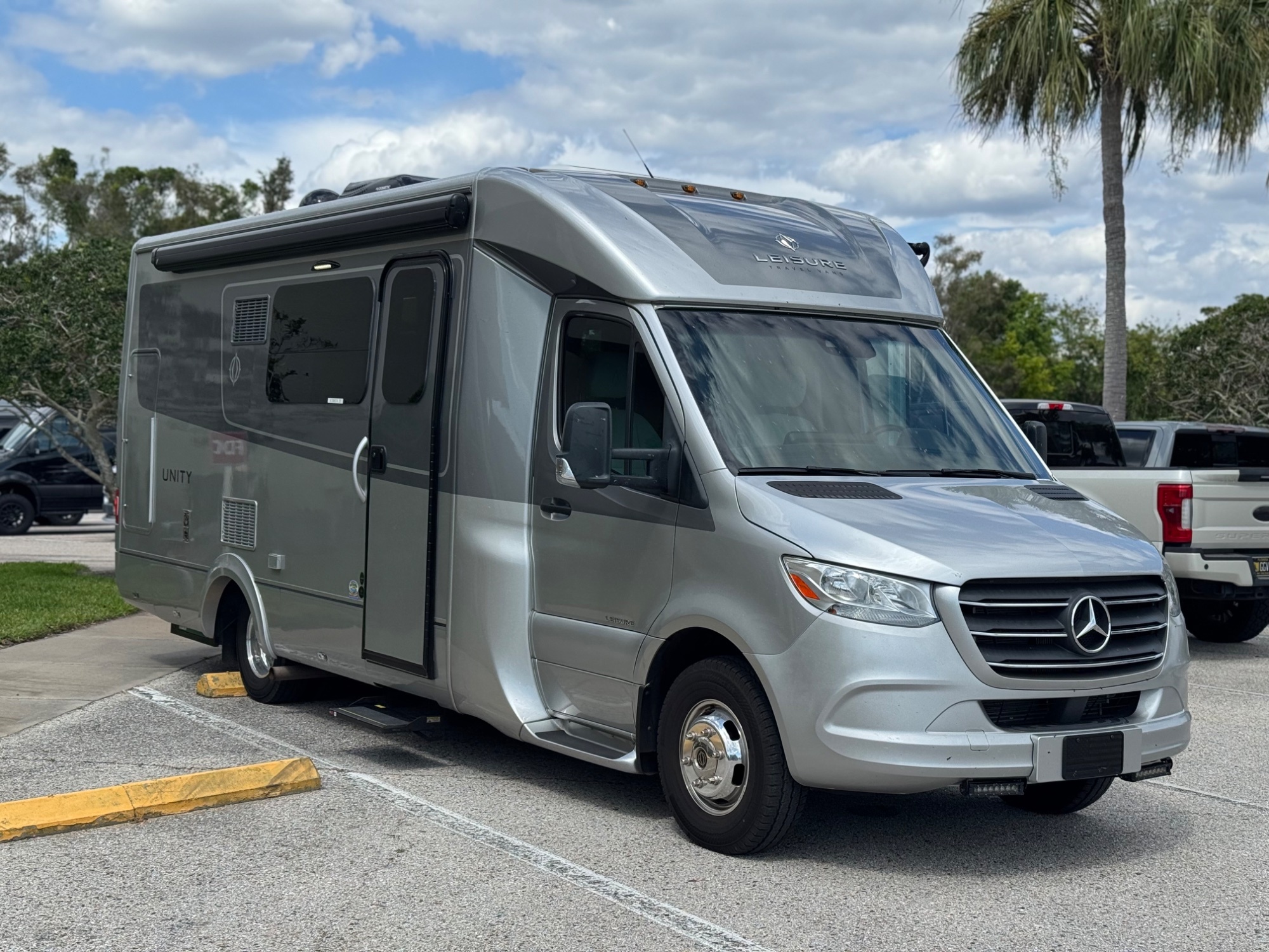 2020 Leisure Travel Unity MB in nokomis FL