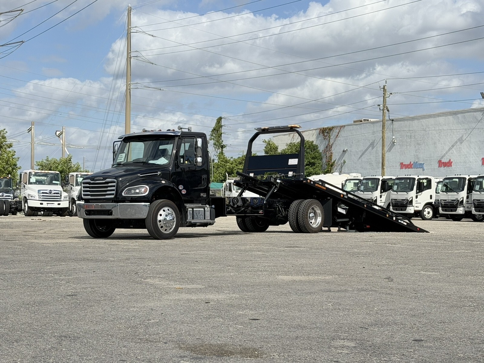 2027 FREIGHTLINER BUSINESS CLASS M2 106 in Miami, FL