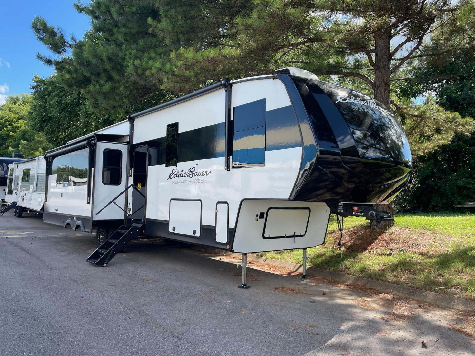 2027 Dutchmen EDDIE BAUER SUMMIT 3511RK in jackson TN